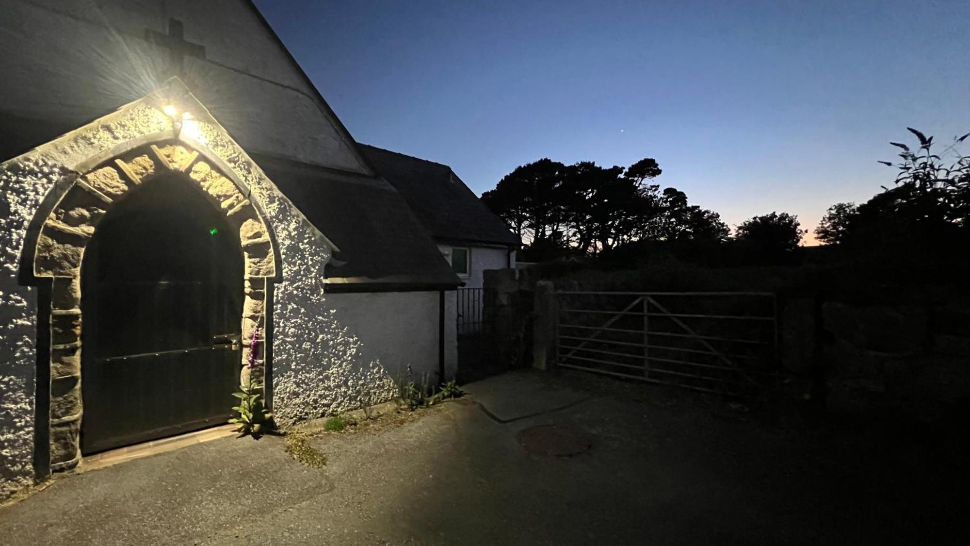 Llanw Malltraeth - Malltraeth Tides Llangadwaladr  Exterior foto